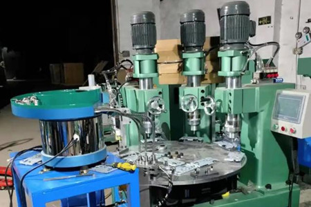 鉚釘機怎么選型號？碩峰來教你！